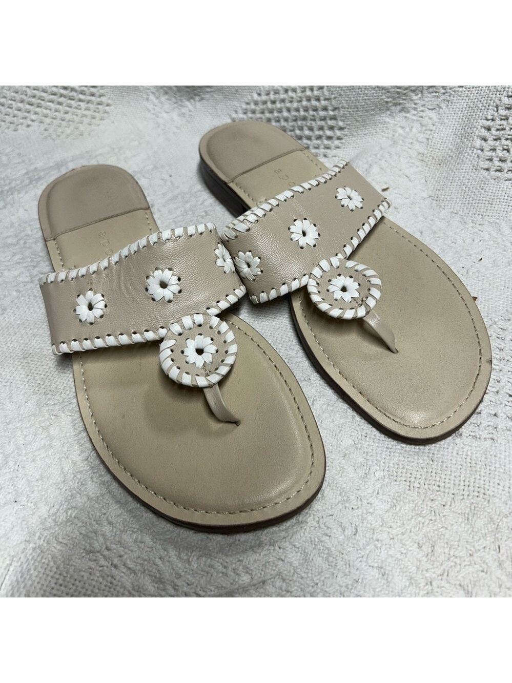 Apostrophe Jaclyn Women’s White Tan Floral Size 7 Flat Sandals - Picture 1 of 4